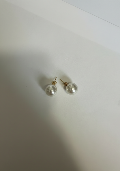 The Pearl Earrings