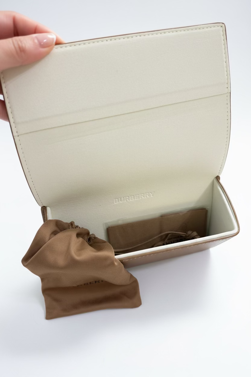 Burberry Carnaby Sunglasses Unisex